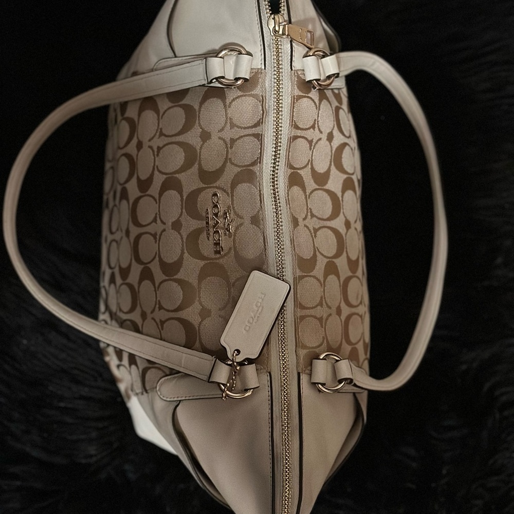 COACH TOTE ZIPPER SHOULDER BAG